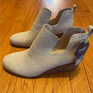 Toms Light Beige Ankle Booties “Kallie” New with Tags!